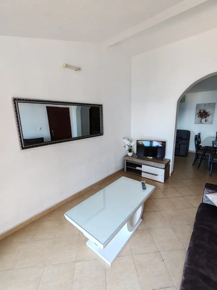 Villa Contact