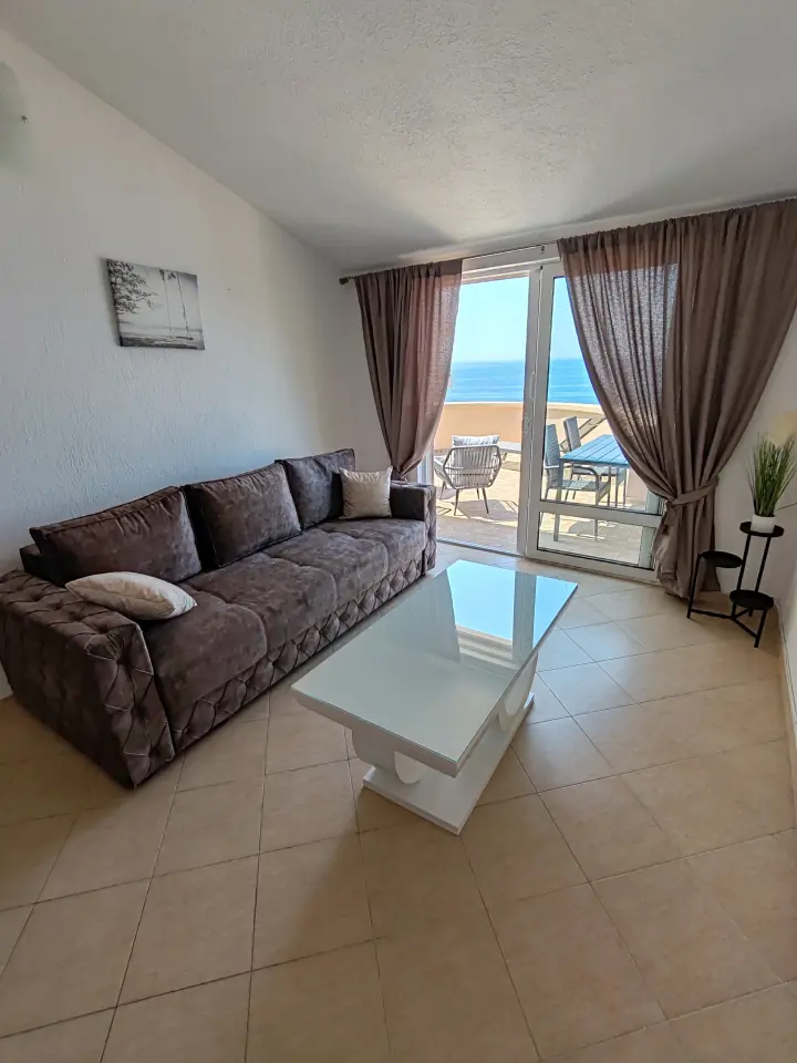 Villa Contact