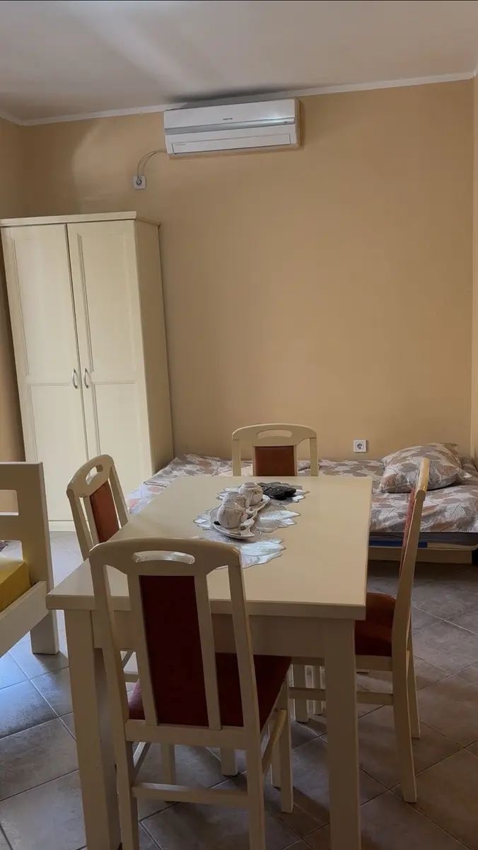 Mali studio apartmani