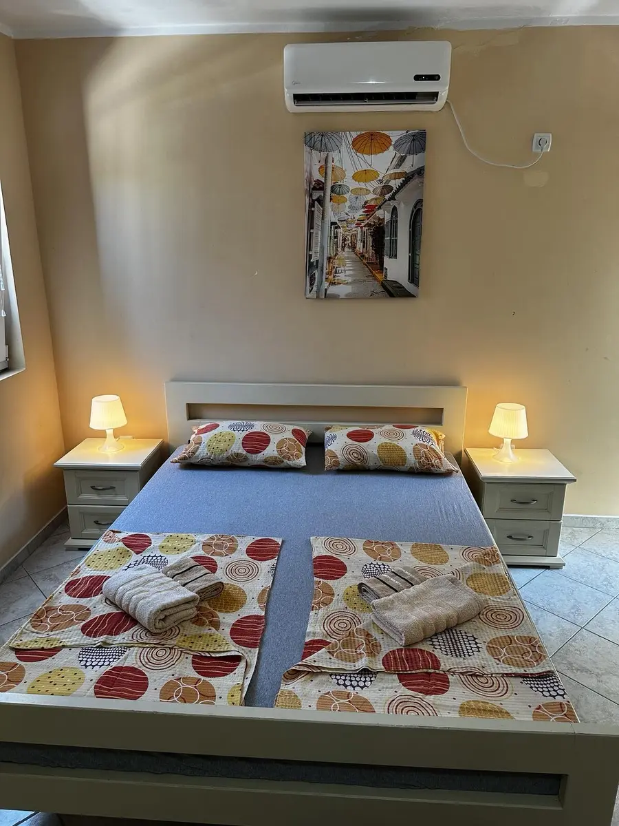 Mali studio apartmani